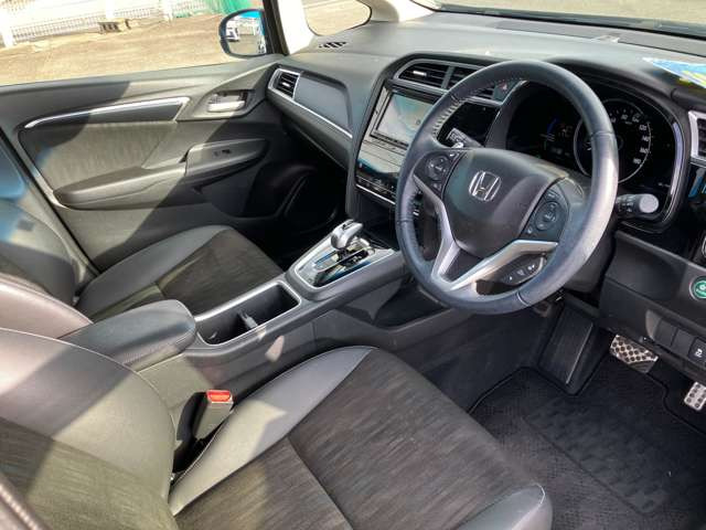 ���ЍH�ꊮ���ł��̂ŎԌ��A�_���A�C���A���Ȃǂ��ׂĂ��C�����������B�^�C���A�I�[�f�B�I�Ȃǂ̔̔��������Ē����Ă���܂��B����A�����k���������B