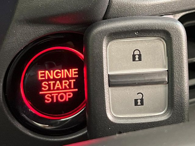 �yHonda�X�}�[�g�L�[�z�J�o����|�P�b�g�ɓ��ꂽ�܂܂ł��h�A�̎{���E�������\�ȃX�}�[�g�L�[�𑕔��B�G���W���̃I���E�I�t�����J�M�����o���K�v����������Ƃ��Ă��֗��ł���