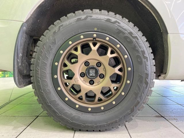 �y16�C���`�A���~�z�C�[���z�O�ςɃ}�b�`�����A���~�z�C�[���𑕒����Ă���܂��B�e��A���~�z�C�[����A�X�^�b�h���X�^�C�����戵�����Ă���܂��B���񂲑��k����������