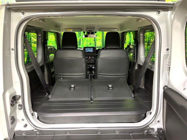 普段のお買い物や通勤、送迎等に十分な荷室スペースを確保しております。セカンドシートを倒すと、大きな荷物の積載も可能です♪