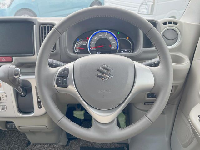 �y�����v�����X�e�A�����O�z�㎿�Ȋv���g�p���邱�ƂŁA��ɂ����������݂ƂĂ��^�]���₷���n���h���ł���