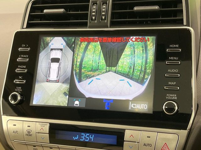 【パノラミックビューモニター】専用のカメラにより、上から見下ろしたような視点で360度クルマの周囲を確認することができます☆死角部分も確認しやすく、狭い場所での切り返しや駐車もスムーズに行えます。