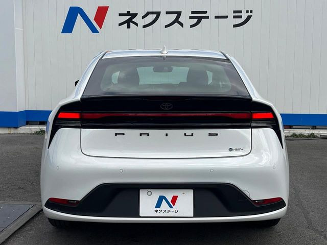 安心の最長10年・走行無制限保証(有償)をご用意。保証内容も充実はもちろん、無料点検&オイル交換や、年中無休の全国・24時間ロードサービスも付帯されておりますのでご安心下さい。