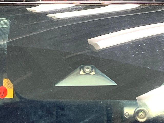 �y�G�}�[�W�F���V�[�u���[�L�z���s���ɑO���̎ԗ�����F�����A�Փ˂������Ȏ��͌x��ƃu���[�L�ŏՓˉ���Ɣ�Q�y�����A�V�X�g�B�����S�Ƀh���C�u�����y���݂��������܂��B