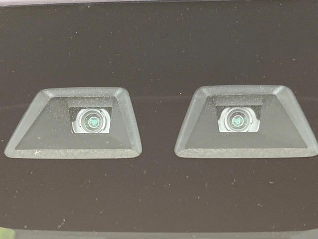 �y�X�}�[�g�A�V�X�g�z���s���ɑO���̎ԗ�����F�����A�Փ˂������Ȏ��͌x��ƃu���[�L�ŏՓˉ���Ɣ�Q�y�����A�V�X�g�B�����S�Ƀh���C�u�����y���݂��������܂��B