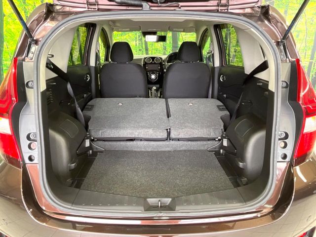 ���i�̂���������ʋ΁A���}���ɏ\���ȉ׎��X�y�[�X���m�ۂ��Ă���܂��B�Z�J���h�V�[�g��|���ƁA�傫�ȉו��̐ύڂ��\�ł���