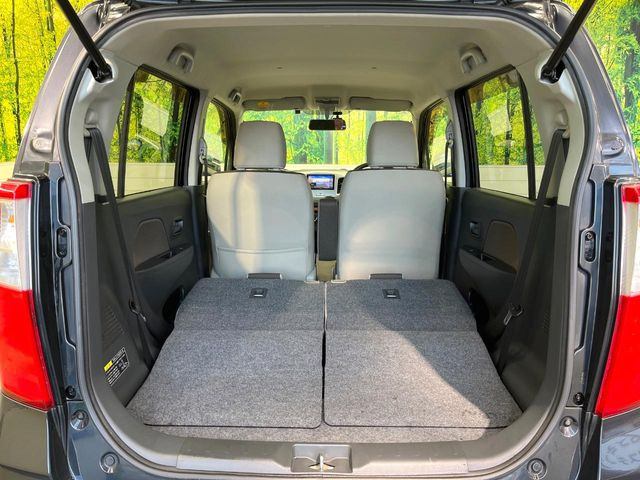 ���i�̂���������ʋ΁A���}���ɏ\���ȉ׎��X�y�[�X���m�ۂ��Ă���܂��B�Z�J���h�V�[�g��|���ƁA�傫�ȉו��̐ύڂ��\�ł���