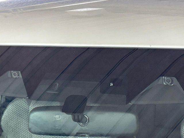 �y�A�C�T�C�g�z�O���̎ԗ��������m���A�Փ˂������Ȏ��͌x��Œ��ӂ𑣂��A�u���[�L�𓥂ޗ͂��T�|�[�g�B�u���[�L�𓥂߂Ȃ������ꍇ�͏Փ˔�Q�y���u���[�L���쓮�A�Փˉ�����T�|�[�g���܂��B