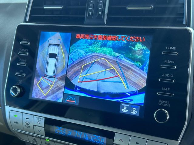 【パノラミックビューモニター】専用のカメラにより、上から見下ろしたような視点で360度クルマの周囲を確認することができます☆死角部分も確認しやすく、狭い場所での切り返しや駐車もスムーズに行えます。