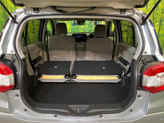 ���i�̂���������ʋ΁A���}���ɏ\���ȉ׎��X�y�[�X���m�ۂ��Ă���܂��B�Z�J���h�V�[�g��|���ƁA�傫�ȉו��̐ύڂ��\�ł���