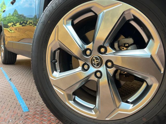 �y����18�C���`�A���~�z�C�[���z�O�ςɃ}�b�`���������A���~�z�C�[���𑕒����Ă���܂��B�e��ЊO�A���~�z�C�[����A�X�^�b�h���X�^�C�����戵�����Ă���܂��B���񂲑��k����������