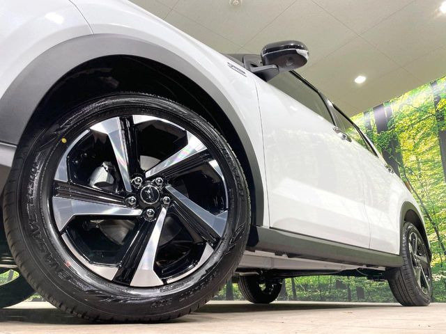 �y����17�C���`�A���~�z�C�[���z�O�ςɃ}�b�`���������A���~�z�C�[���𑕒����Ă���܂��B�e��ЊO�A���~�z�C�[����A�X�^�b�h���X�^�C�����戵�����Ă���܂��B���񂲑��k����������