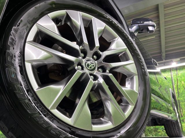 【純正19インチアルミホイール】外観にマッチした純正アルミホイールを装着しております。各種社外アルミホイールや、スタッドレスタイヤも取扱いしております。是非ご相談ください♪