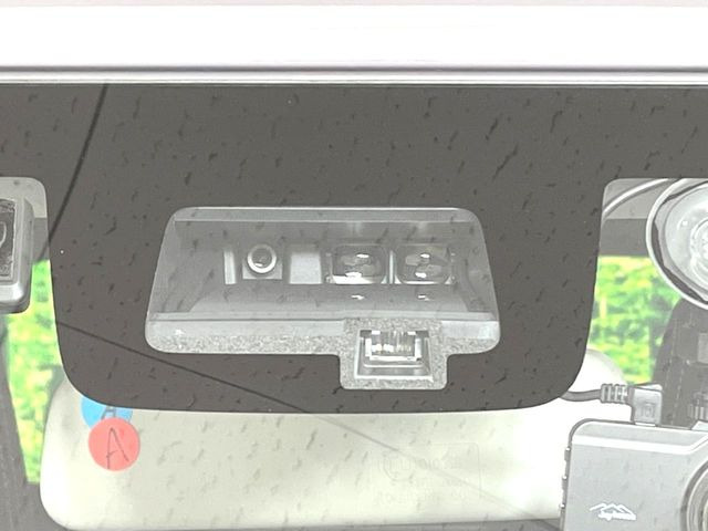 【スズキ セーフティサポート】走行中に前方の車両等を認識し、衝突しそうな時は警報とブレーキで衝突回避と被害軽減をアシスト。より安全にドライブをお楽しみいただけます。