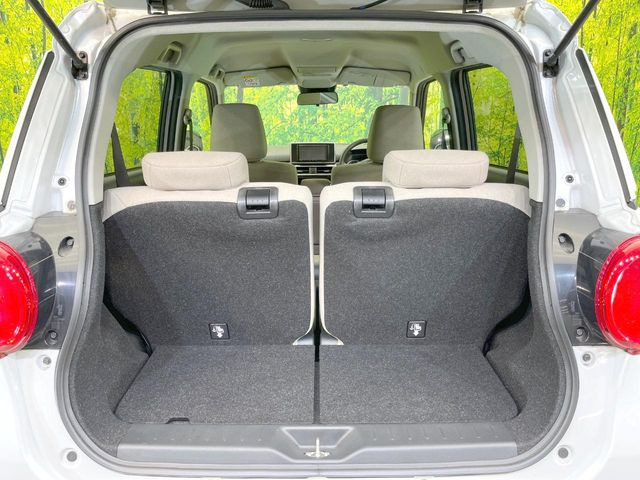 ���i�̂���������ʋ΁A���}���ɏ\���ȉ׎��X�y�[�X���m�ۂ��Ă���܂��B�Z�J���h�V�[�g��|���ƁA�傫�ȉו��̐ύڂ��\�ł���