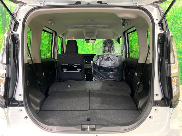 ���i�̂���������ʋ΁A���}���ɏ\���ȉ׎��X�y�[�X���m�ۂ��Ă���܂��B�Z�J���h�V�[�g��|���ƁA�傫�ȉו��̐ύڂ��\�ł���