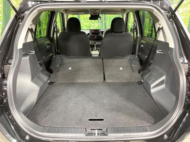 ���i�̂���������ʋ΁A���}���ɏ\���ȉ׎��X�y�[�X���m�ۂ��Ă���܂��B�Z�J���h�V�[�g��|���ƁA�傫�ȉו��̐ύڂ��\�ł���