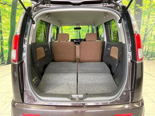 ���i�̂���������ʋ΁A���}���ɏ\���ȉ׎��X�y�[�X���m�ۂ��Ă���܂��B�Z�J���h�V�[�g��|���ƁA�傫�ȉו��̐ύڂ��\�ł���