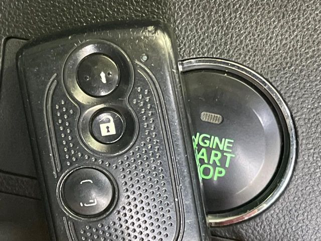 �y�L�[�t���[�V�X�e���z�J�o����|�P�b�g�ɓ��ꂽ�܂܂ł��h�A�̎{���E�������\�ȃX�}�[�g�L�[�𑕔��B�G���W���̃I���E�I�t�����J�M�����o���K�v����������Ƃ��Ă��֗��ł���