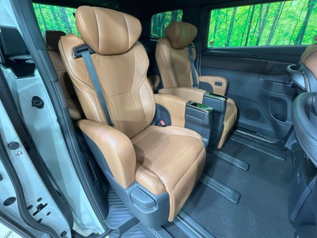 後部座席も気になるようなキズ・汚れやへたり等、大きなダメージはなく、良好な状態です。