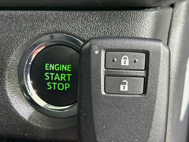 �y�X�}�[�g�L�[�z�J�o����|�P�b�g�ɓ��ꂽ�܂܂ł��h�A�̎{���E�������\�ȃX�}�[�g�L�[�𑕔��B�G���W���̃I���E�I�t�����J�M�����o���K�v����������Ƃ��Ă��֗��ł���