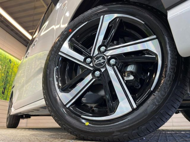 �y����15�C���`�A���~�z�C�[���z�O�ςɃ}�b�`���������A���~�z�C�[���𑕒����Ă���܂��B�e��ЊO�A���~�z�C�[����A�X�^�b�h���X�^�C�����戵�����Ă���܂��B���񂲑��k����������