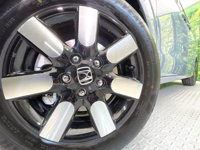 �y�����A���~15�C���`�z�C�[���z�O�ςɃ}�b�`���������A���~�z�C�[���𑕒����Ă���܂��B�e��ЊO�A���~�z�C�[����A�X�^�b�h���X�^�C�����戵�����Ă���܂��B���񂲑��k����������