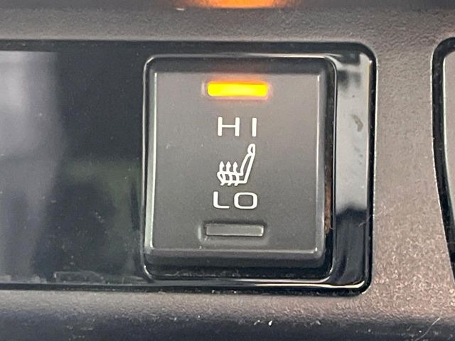 【シートヒーター】寒い日に重宝するシートヒーター!エアコンより早く温まってくれるので寒がりの人も安心ですね♪エアコンの温風は乾燥するから苦手、という方にもをおすすめです。