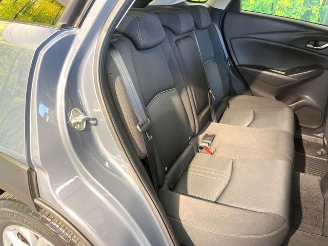 後部座席も気になるようなキズ・汚れやへたり等、大きなダメージはなく、良好な状態です。