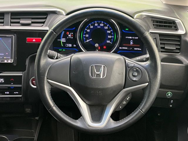 �y�����v�����X�e�A�����O�z�㎿�Ȋv���g�p���邱�ƂŁA��ɂ����������݂ƂĂ��^�]���₷���n���h���ł���