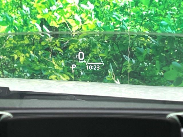 �y�w�b�h�A�b�v�f�B�X�v���C�z���݂̑��x�⑖�s�����f�W�^���\���ŉ^�]�ȑO���̃K���X�ɓ��e!�^�]���A�ڐ������炳���K�v�ȏ����m�F�ł���̂łƂ��Ă��֗��ň��S!