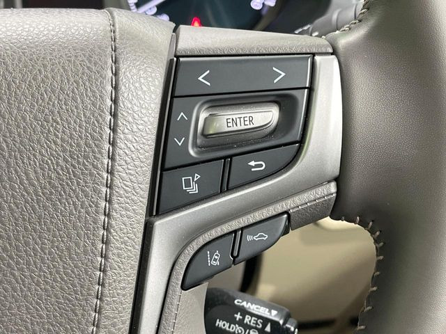 【トヨタセーフティセンス】走行中に前方の車両等を認識し、衝突しそうな時は警報とブレーキで衝突回避と被害軽減をアシスト。より安全にドライブをお楽しみいただけます。