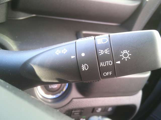 ���I�[�g���C�g&�n�C�r�[���A�V�X�g�����̖͂��邳�����m���Ď����Ń��C�g�_�����Ă���g���l���Ȃǂŕ֗��ł��B�����!�Ό��ԂȂǂ����m���ăn�C&hArr;���[�������Ő؂�ւ��Ă���܂��B