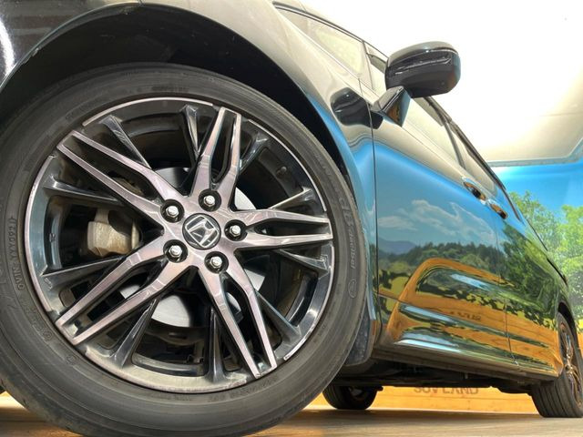 �y����18�C���`�A���~�z�C�[���z�O�ςɃ}�b�`���������A���~�z�C�[���𑕒����Ă���܂��B�e��ЊO�A���~�z�C�[����A�X�^�b�h���X�^�C�����戵�����Ă���܂��B���񂲑��k����������