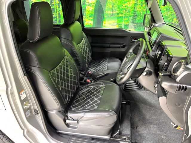 運転席シート廻りは使用感も少なく、良好な状態となっています。丁寧に使われていたことがよくわかりますね。