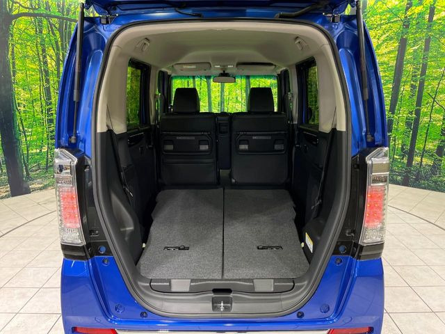 ���i�̂���������ʋ΁A���}���ɏ\���ȉ׎��X�y�[�X���m�ۂ��Ă���܂��B�Z�J���h�V�[�g��|���ƁA�傫�ȉו��̐ύڂ��\�ł���