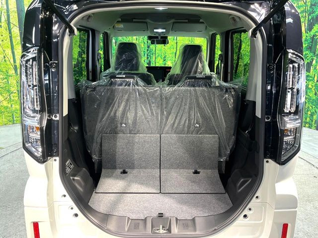 ���i�̂���������ʋ΁A���}���ɏ\���ȉ׎��X�y�[�X���m�ۂ��Ă���܂��B�Z�J���h�V�[�g��|���ƁA�傫�ȉו��̐ύڂ��\�ł���