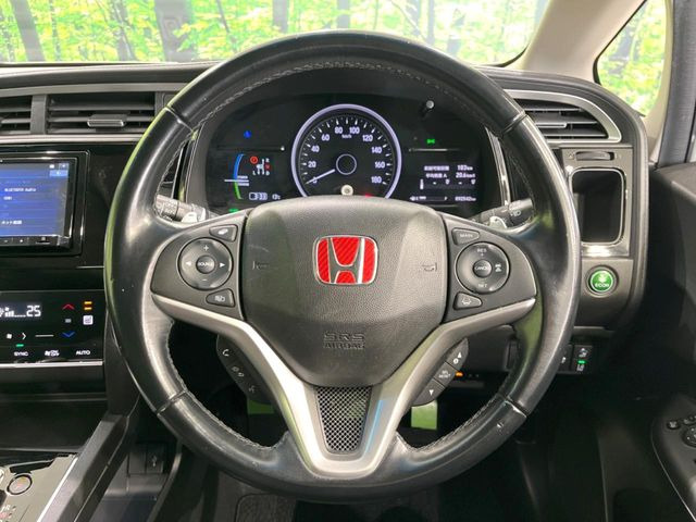 �y�����v�����X�e�A�����O�z�㎿�Ȋv���g�p���邱�ƂŁA��ɂ����������݂ƂĂ��^�]���₷���n���h���ł���