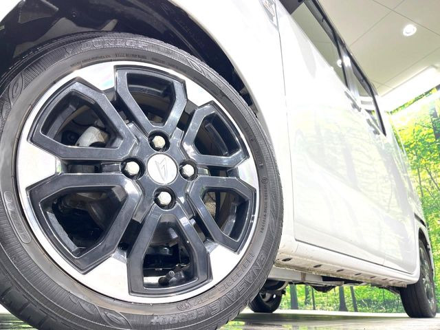 �y����15�C���`�A���~�z�C�[���z�O�ςɃ}�b�`���������A���~�z�C�[���𑕒����Ă���܂��B�e��ЊO�A���~�z�C�[����A�X�^�b�h���X�^�C�����戵�����Ă���܂��B���񂲑��k����������