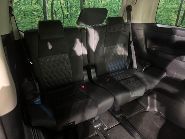 3列目シートはもちろん状態良好☆大人でもゆったりと座って頂けますので、大人数でのお出かけもラクラクです♪ご家族で、気の知れた仲間で、ドライブに行くのが楽しみですね♪