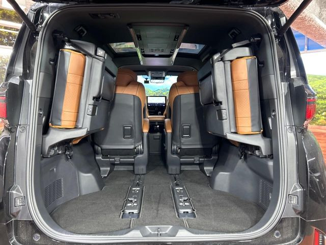 ���i�̂���������ʋ΁A���}���ɏ\���ȉ׎��X�y�[�X���m�ۂ��Ă���܂��B�Z�J���h�V�[�g��|���ƁA�傫�ȉו��̐ύڂ��\�ł���