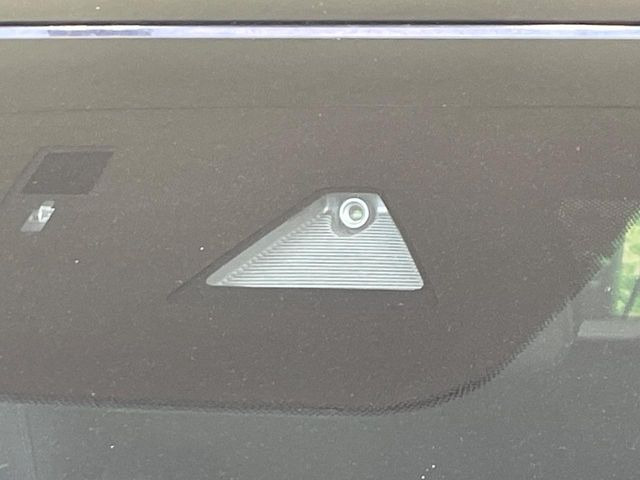 �y�X�}�[�g�u���[�L�T�|�[�g�z���s���ɑO���̎ԗ�����F�����A�Փ˂������Ȏ��͌x��ƃu���[�L�ŏՓˉ���Ɣ�Q�y�����A�V�X�g�B�����S�Ƀh���C�u�����y���݂��������܂��B