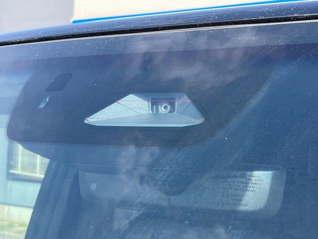 �y�g���^�Z�[�t�e�B�Z���X�z���s���ɑO���̎ԗ�����F�����A�Փ˂������Ȏ��͌x��ƃu���[�L�ŏՓˉ���Ɣ�Q�y�����A�V�X�g�B�����S�Ƀh���C�u�����y���݂��������܂��B