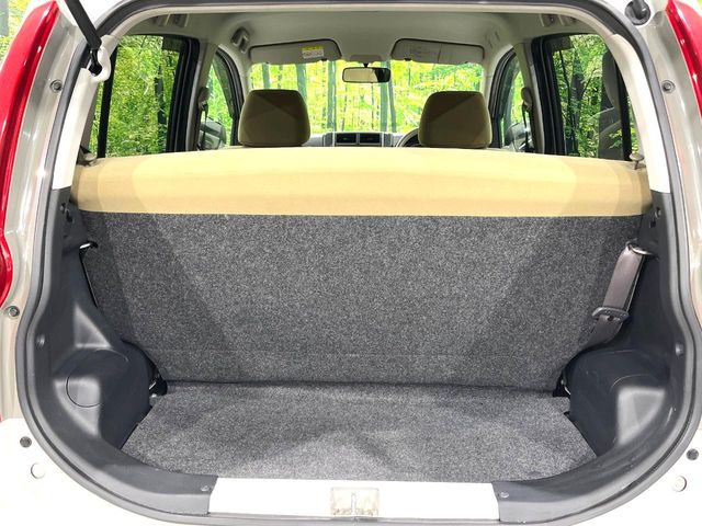 ���i�̂���������ʋ΁A���}���ɏ\���ȉ׎��X�y�[�X���m�ۂ��Ă���܂��B�Z�J���h�V�[�g��|���ƁA�傫�ȉו��̐ύڂ��\�ł���