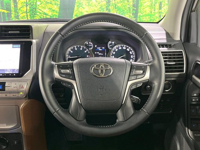 【レーダークルーズコントロール】高速道路での長距離走行が楽に!!自動で速度を保つクルーズコントロールが、衝突軽減システムと連携し、前方の車両を感知して車間を保つように速度調節してくれます!!