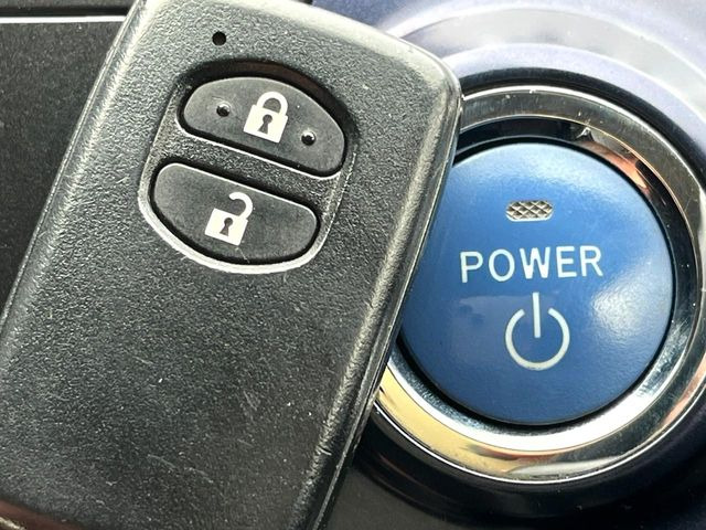 �y�X�}�[�g�L�[�z�J�o����|�P�b�g�ɓ��ꂽ�܂܂ł��h�A�̎{���E�������\�ȃX�}�[�g�L�[�𑕔��B�G���W���̃I���E�I�t�����J�M�����o���K�v����������Ƃ��Ă��֗��ł���