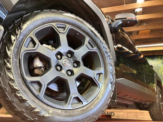 �y�O���[�h��p����18�C���`�A���~�z�C�[���z�f�U�C�����̍��������A���~�z�C�[���𑕒����Ă���܂��B�e��ЊO�A���~�z�C�[����A�X�^�b�h���X�^�C�����戵�����Ă���܂��B���񂲑��k����������