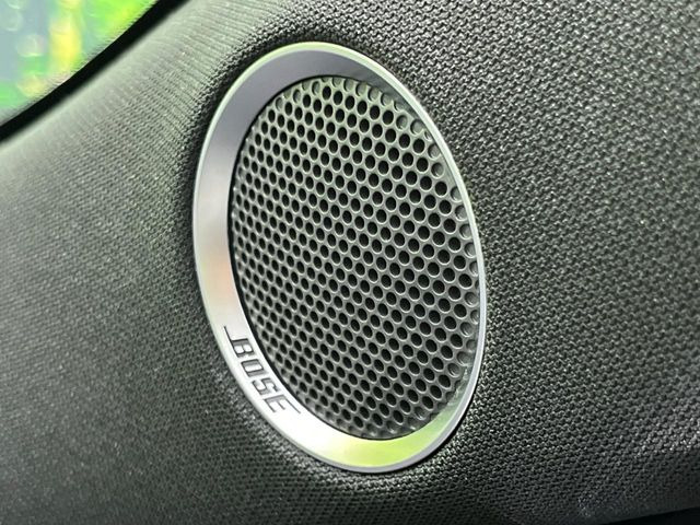 �yBOSE�T�E���h�V�X�e���z���[�J�[�I�v�V�����̍��i�ʃT�E���h�V�X�e���𓋍ځB��p�̃`���[�j���O���{���ꂽ�召�l�X�ȃX�s�[�J�[����ǎ��ȃT�E���h���t�ł��A�Տꊴ���ӂ�鉹����Ԃ����o���܂��B