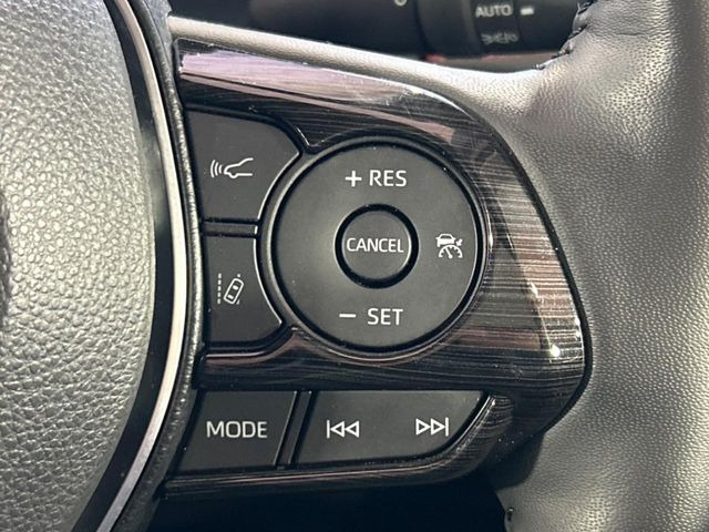 【レーダークルーズコントロール】高速道路での長距離走行が楽に!!自動で速度を保つクルーズコントロールが、衝突軽減システムと連携し、前方の車両を感知して車間を保つように速度調節してくれます!!