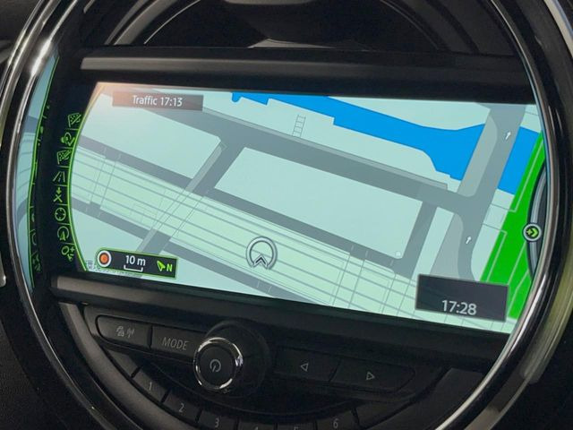 �������i�r:��̊��̂���i�r�́A����������ԓ������o���Ă���܂��B�I�[�f�B�I�@�\���[�����Ă���܂��̂ŁA�^�]�����y���߂܂���